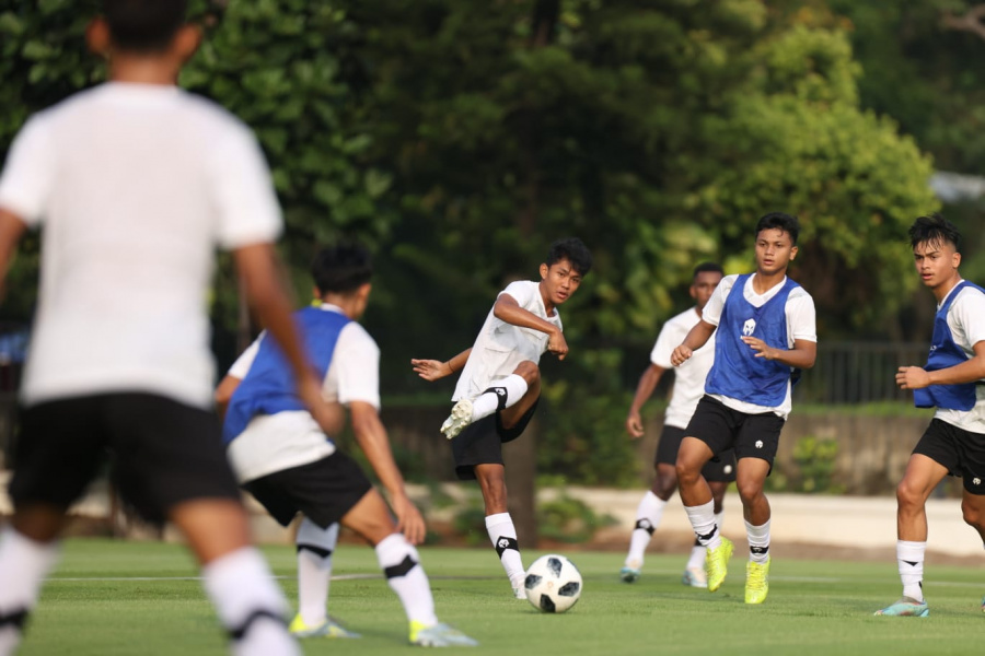 Timnas Indonesia U Gelar Latihan Perdana Di Lapangan Bolaskor