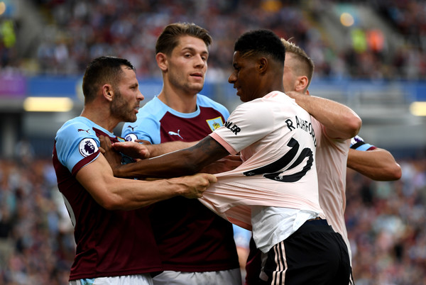 Diusir Wasit Saat Hadapi Burnley, Marcus Rashford Minta Maaf Via Media Sosial