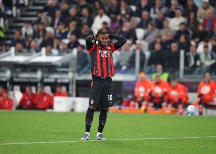 AC Milan vs Fiorentina: Massimiliano Allegri Jamin Posisi Rafael Leao