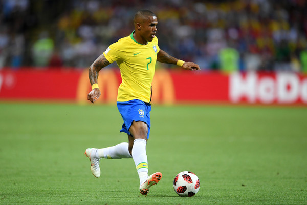 Akibat Meludah, Douglas Costa Terima Banyak Hukuman, Terbaru Ditendang dari Skuat Brasil
