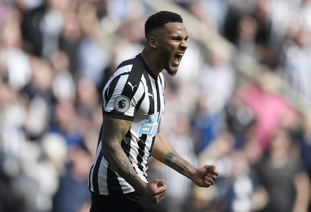 Tottenham Saingi Chelsea dalam Perebutan Servis Jamaal Lascelles