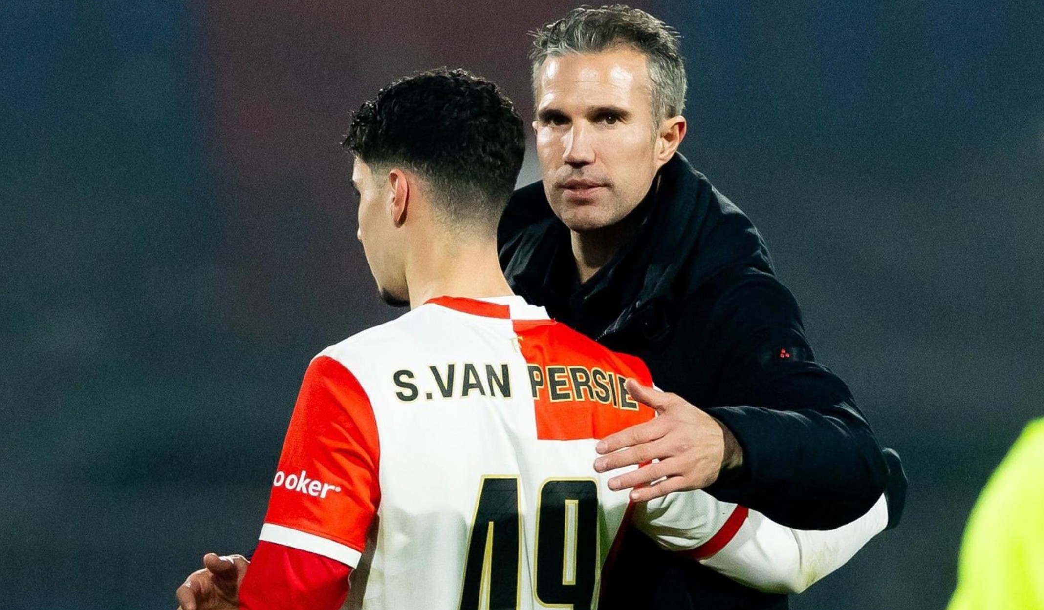 Robin van Persie dan 7 Pelatih yang Memberikan Debut kepada Anaknya 