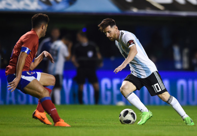 Messi Harus Juara Piala Dunia 2018 jika Ingin Sejajar dengan Maradona