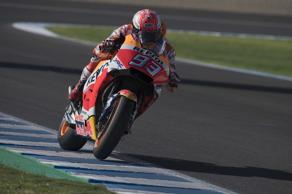 Diwarnai Crash, Marc Marquez Juara MotoGP Spanyol
