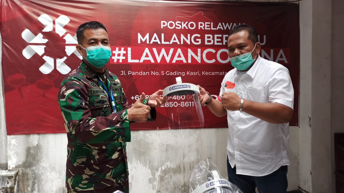 PSSI dan Arema FC Beri 80 Face Shield bagi Tenaga Medis