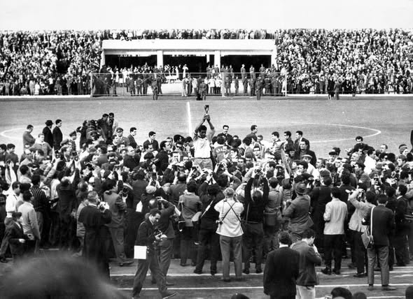 Kilas Balik Piala Dunia 1962: Gempa, Battle of Santiago, dan Gelar Kedua Brasil