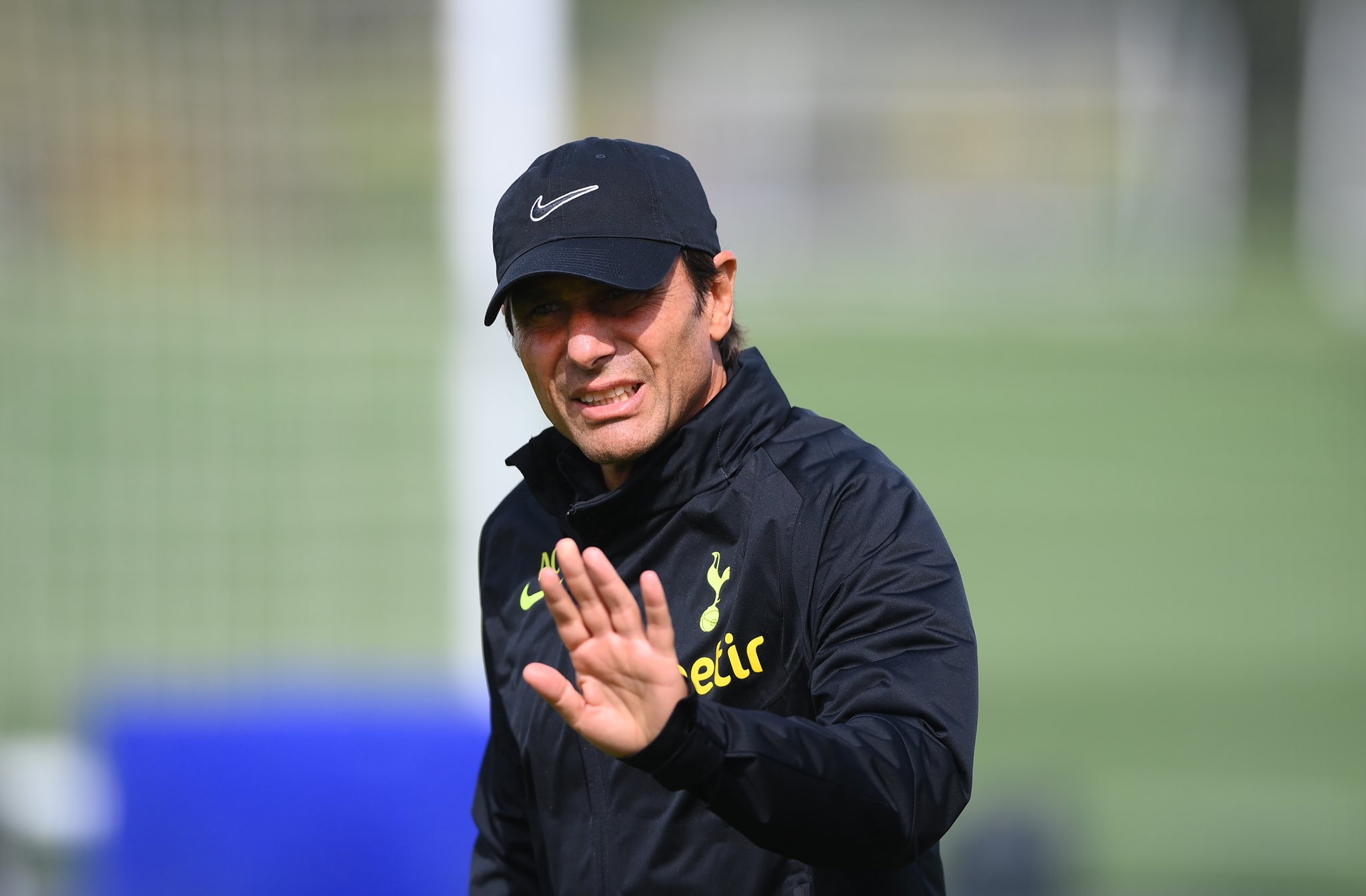 Dikaitkan dengan Juventus, Antonio Conte Beri Jawaban Tegas