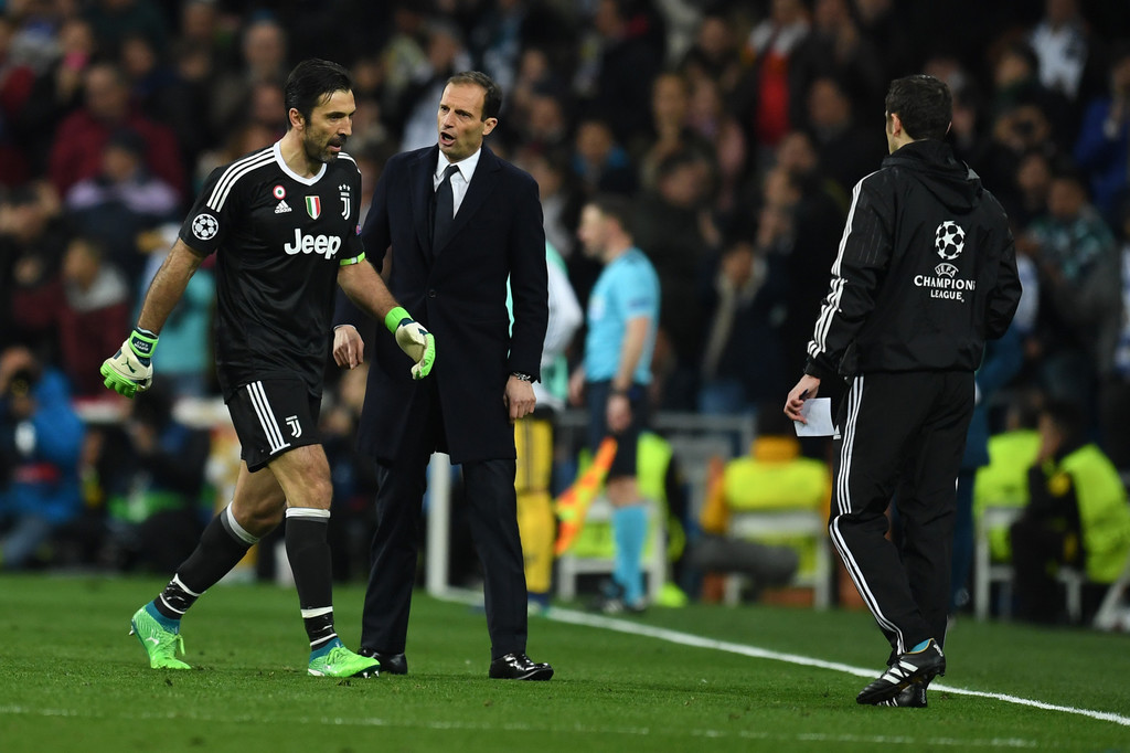Dikritisi Publik karena Komentarnya kepada Oliver, Buffon Dibela Allegri