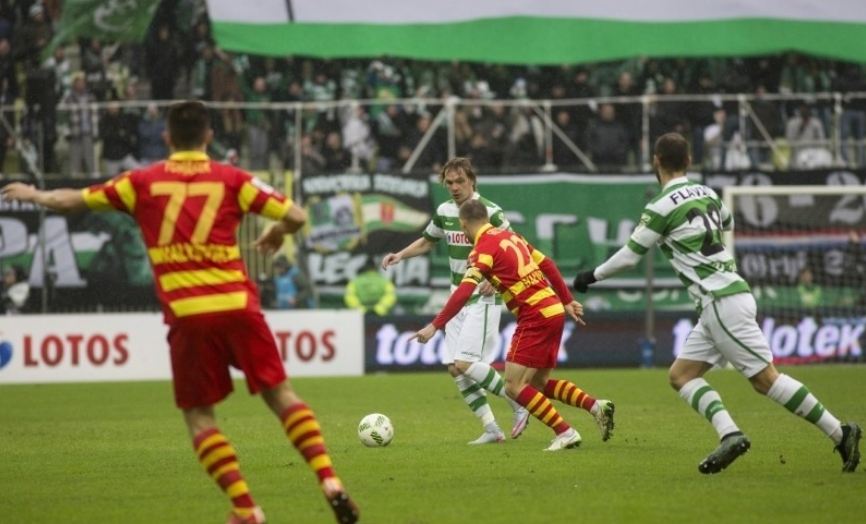 Wabah Virus Corona Mulai Mereda, Sepak Bola di Polandia dan Denmark akan Dilanjutkan