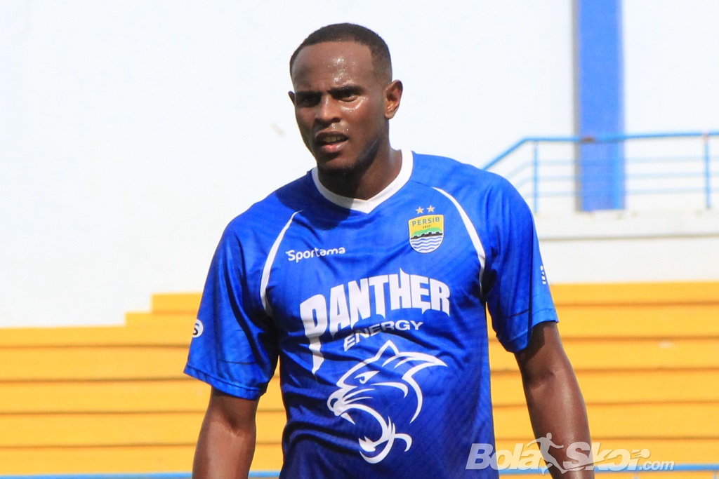 Pulangkan Joel Vinicius, Persib Akan Datangkan Eks Ajax Amsterdam