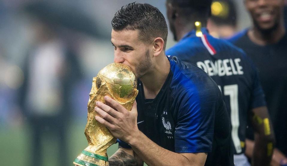 Rekrut Lucas Hernandez, Revolusi Bayern Munchen Dimulai dari Lini Belakang