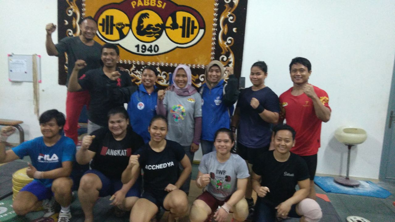 Jelang Asian Games 2018, 3 Lifter Indonesia Dapat Suntikan Motivasi dari Legenda Olimpian