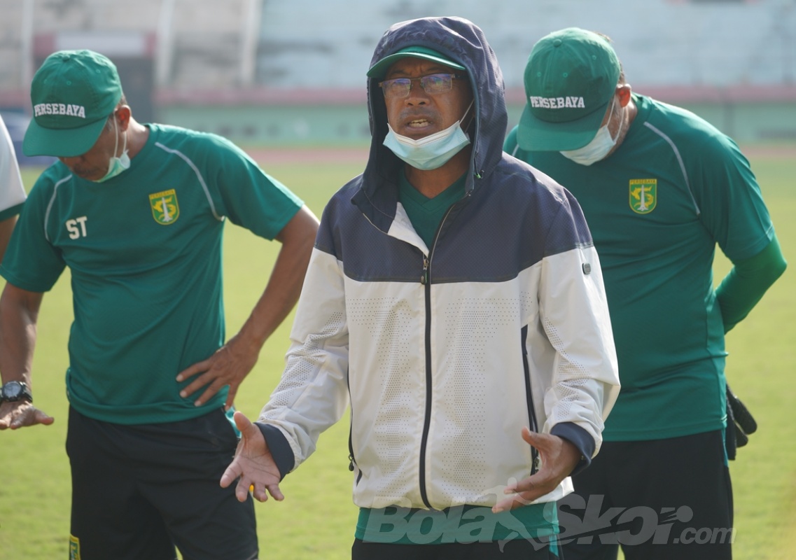 Krisis Lini Belakang Persebaya, Aji Santoso Pastikan Ada Solusi