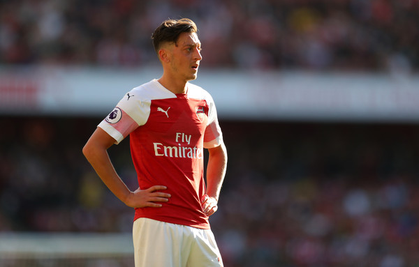 Eks Arsenal Dukung Keputusan Unai Emery Cadangkan Mesut Ozil