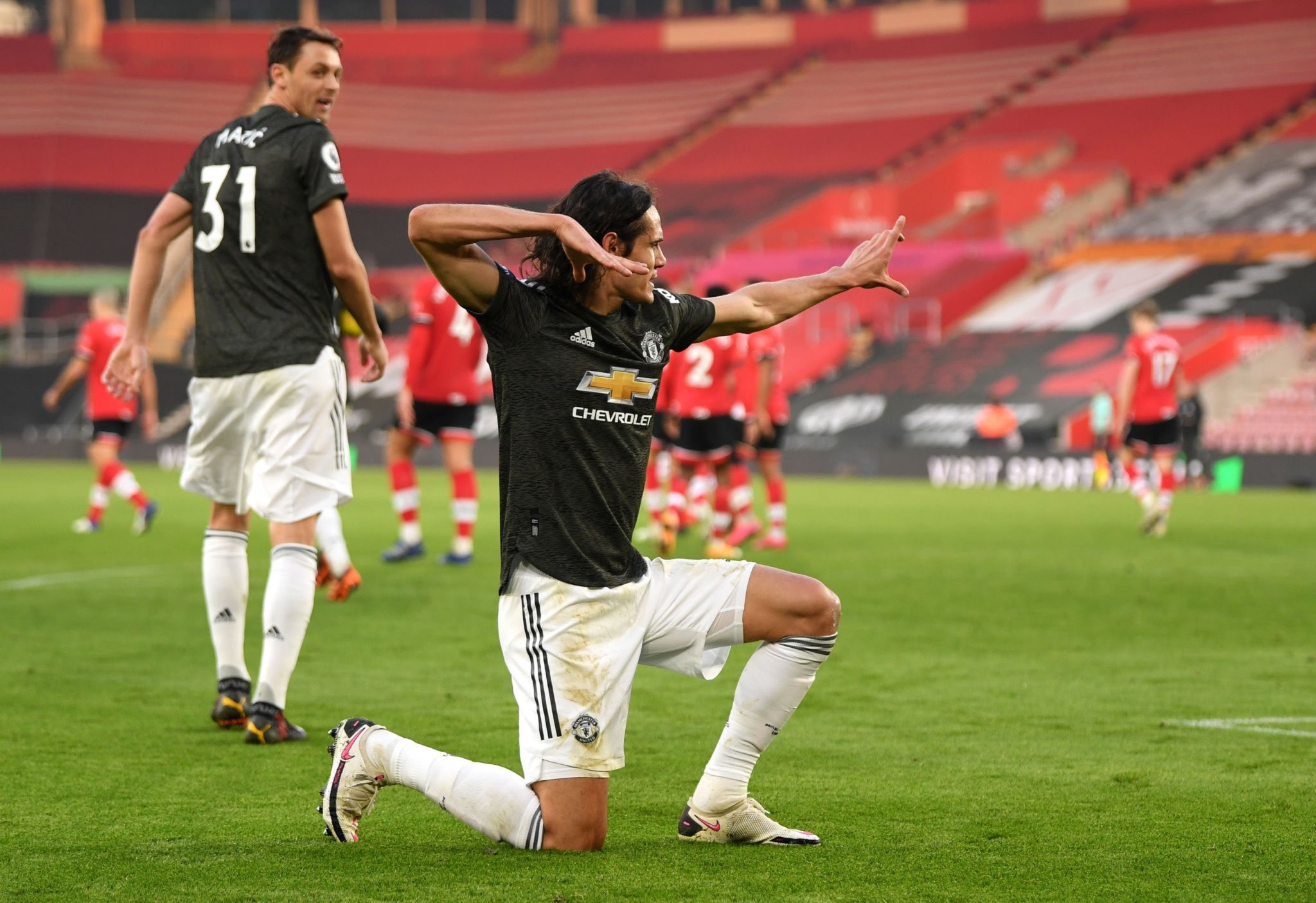 Senjata Utama Edinson Cavani Sudah Usang, tetapi Tetap Mematikan