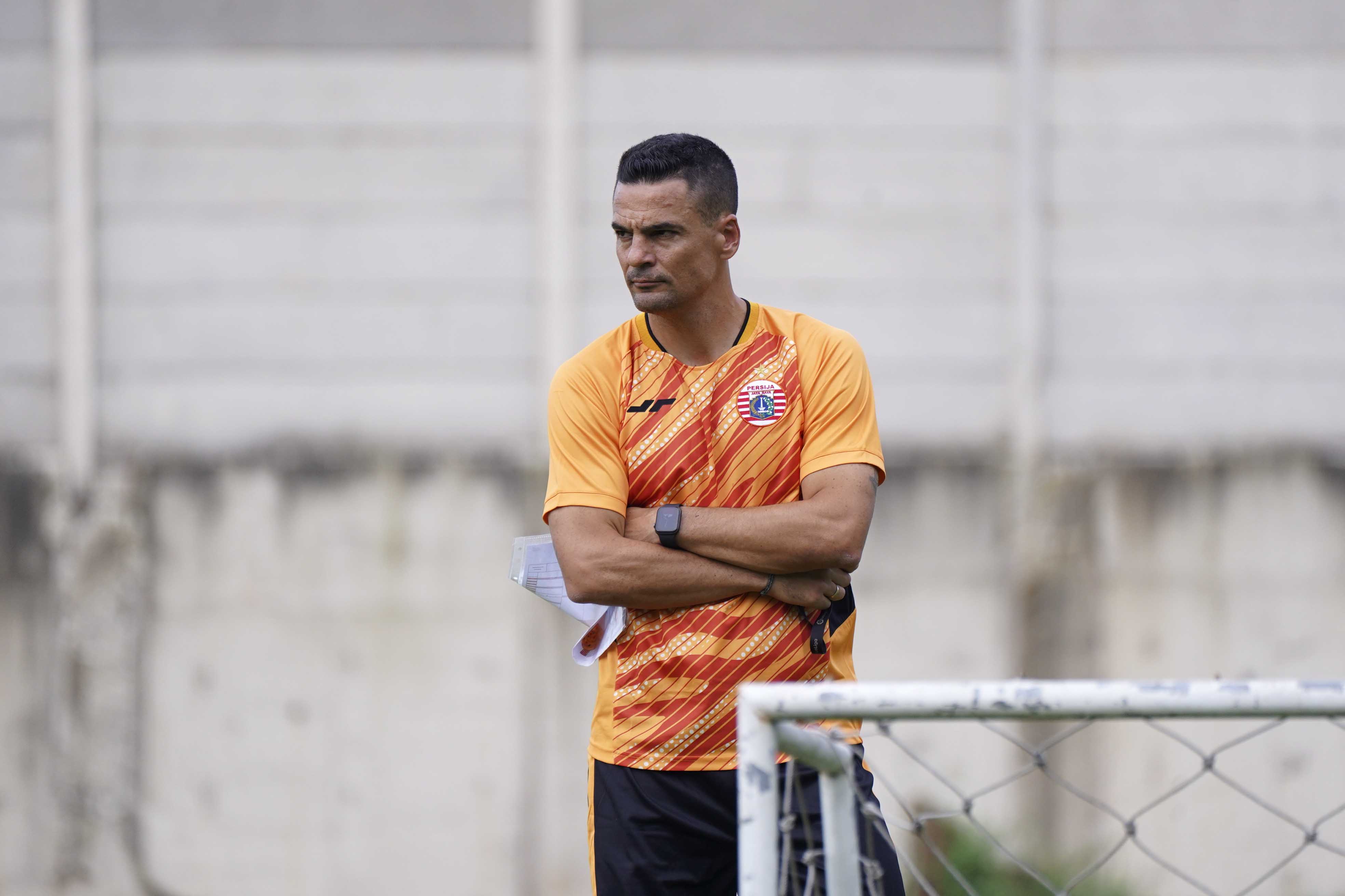 Carlos Pena Bicara soal Nasibnya Usai Persija Dikalahkan Persib