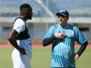 Lini Depan Persib Bikin Robert Rene Alberts Gelisah