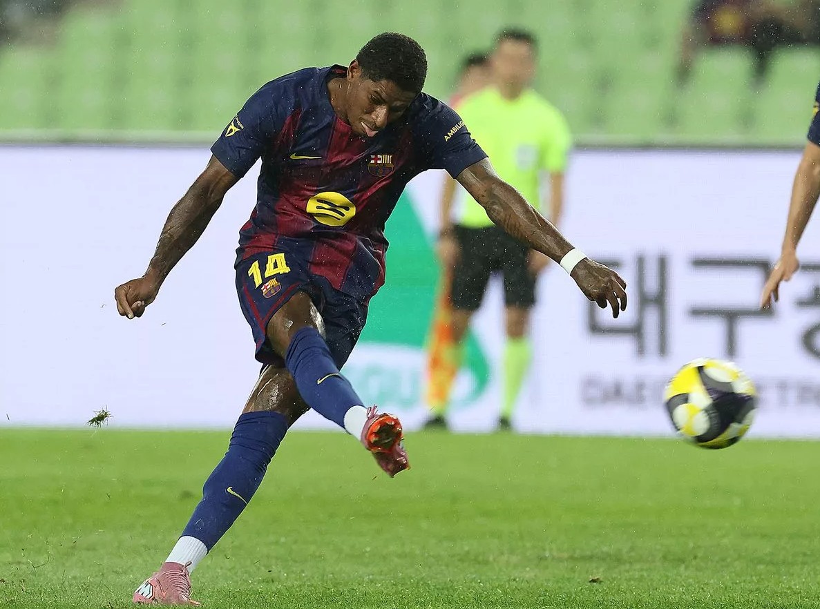 Mantan Presiden Barcelona Klaim Marcus Rashford Lebih Baik daripada Nico Williams