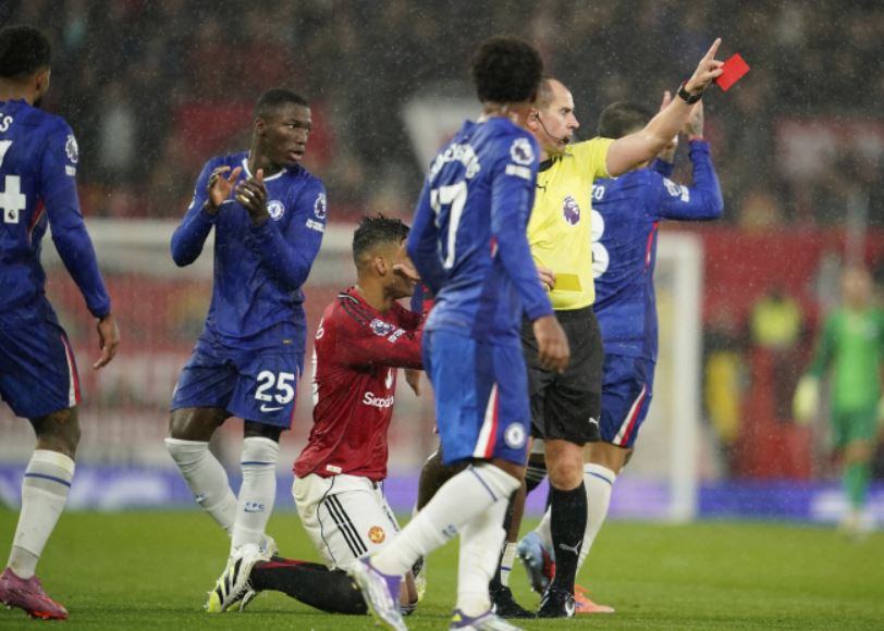 Sederet Statistik dari Kemenangan 2-1 Manchester United atas Chelsea: Serba Dua dan Kartu Merah Robert Sanchez