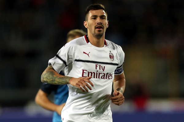 Alessio Romagnoli Cedera, AC Milan Incar Eks Inter Milan dan Kakak Paul Pogba