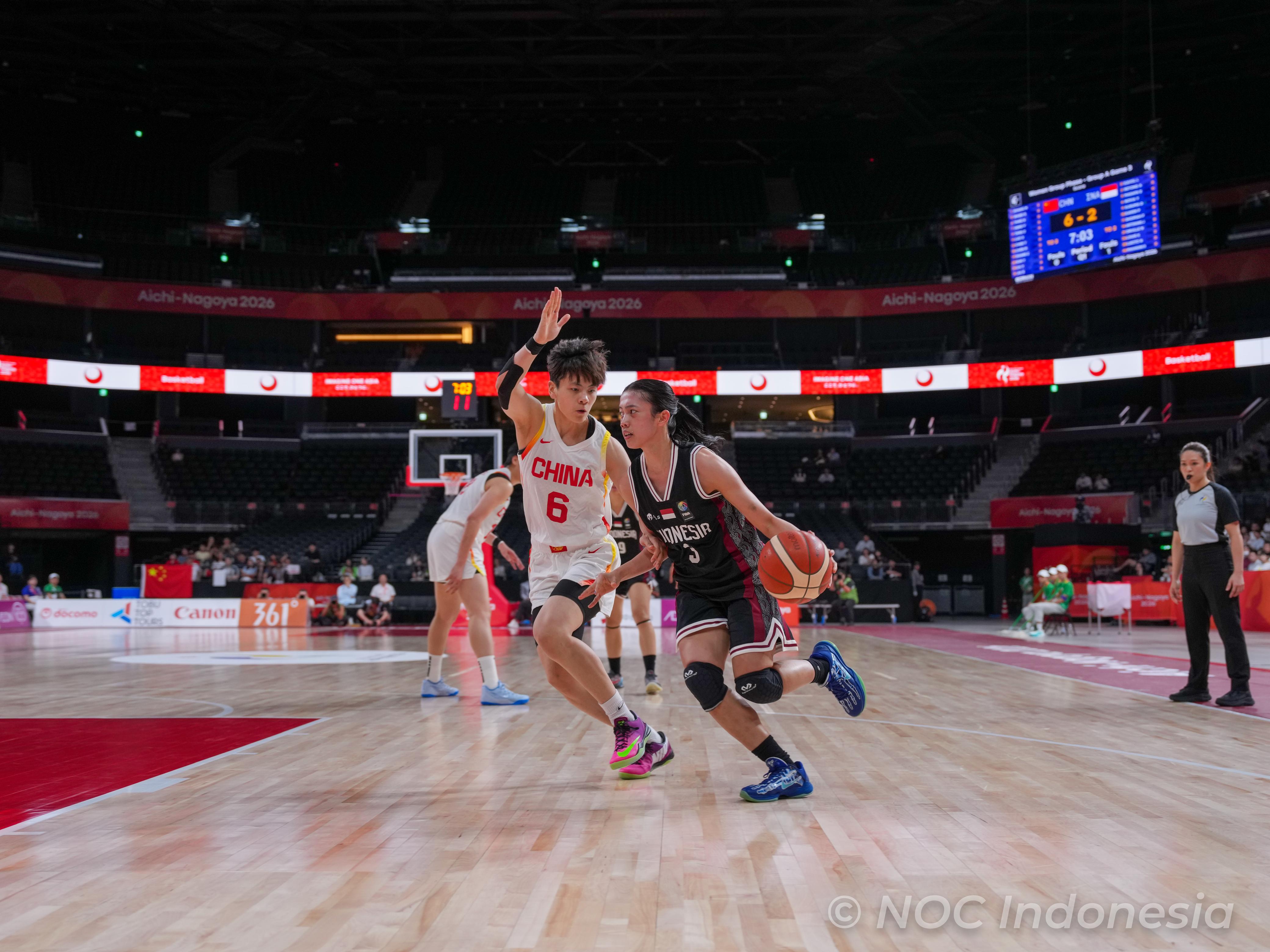 Timnas basket putri Indonesia saat menghadapi China di Asian Games 2026. (NOC Indonesia)