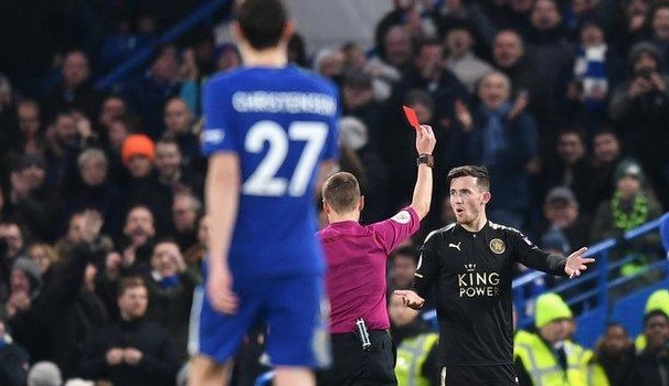 Analisis: Kartu Merah Selamatkan Chelsea yang Kehabisan Bensin