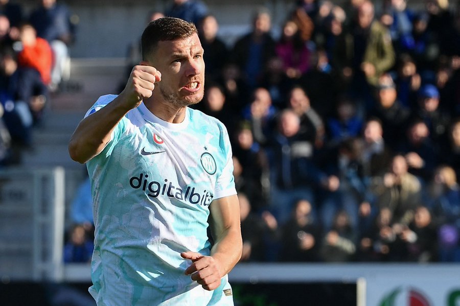 Kontrak Mau Habis, Edin Dzeko Lempar Kode untuk Inter