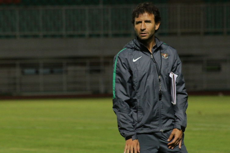 Sebab Luis Milla Menyebut Sepak Bola Indonesia Punya Masa Depan Cerah