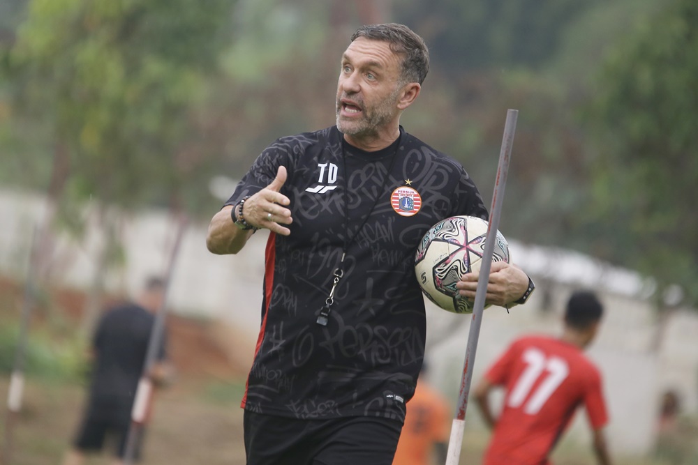 Pengalaman Unik Thomas Doll saat Persija Tandang ke Markas Persebaya