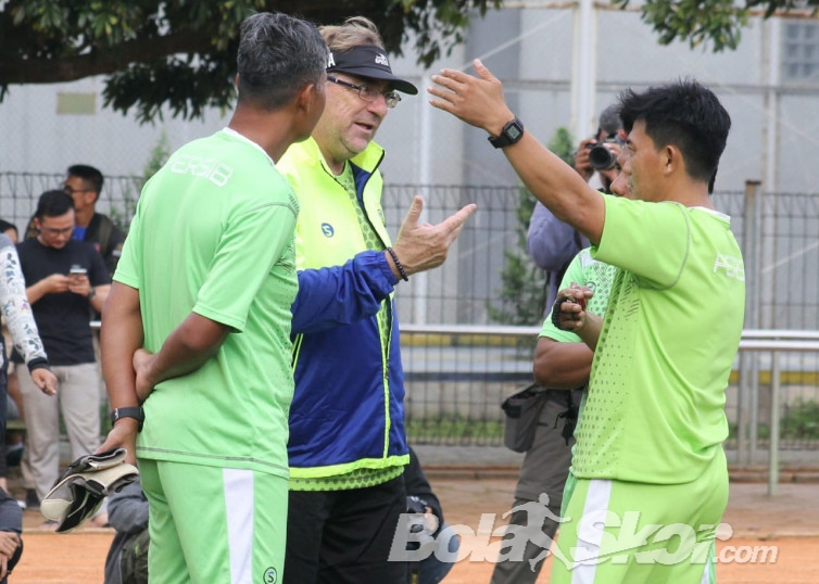 Robert Rene Alberts Bicara Psikologis Pemain Persib terkait Liga 1 2020