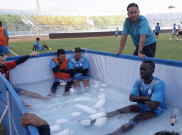Terapi Ice Bath Jadi Solusi Arema FC Atasi Recovery Terbatas