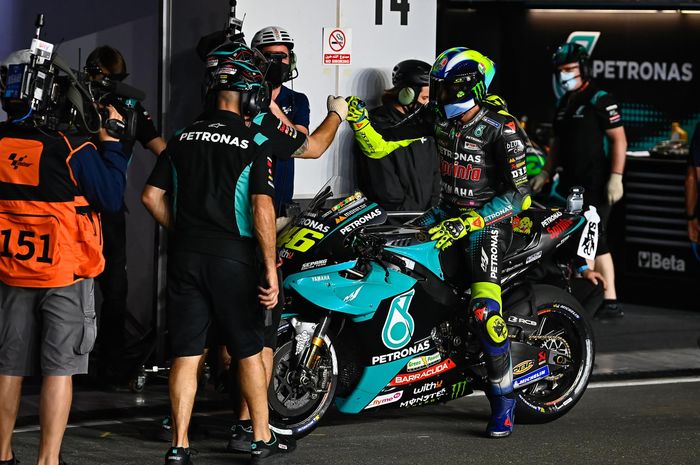 Rossi Melempem, Petronas Yamaha Dinilai Bermasalah