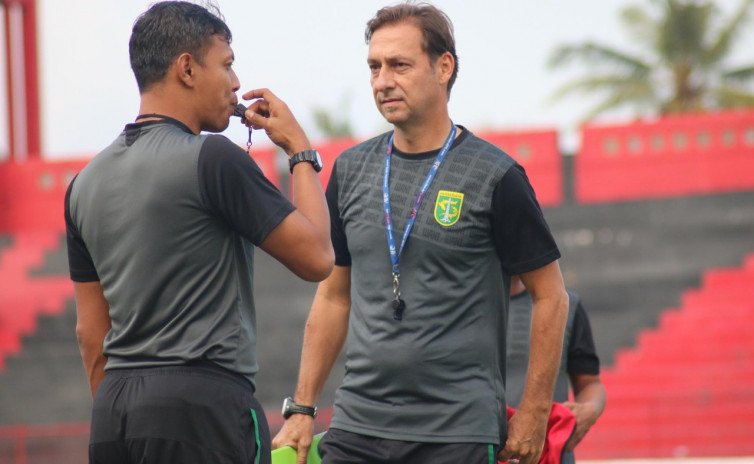 Pelatih Persebaya Tak Merasa Terlalu Diuntungkan dengan Waktu Panjang Sebelum Hadapi PSS Sleman