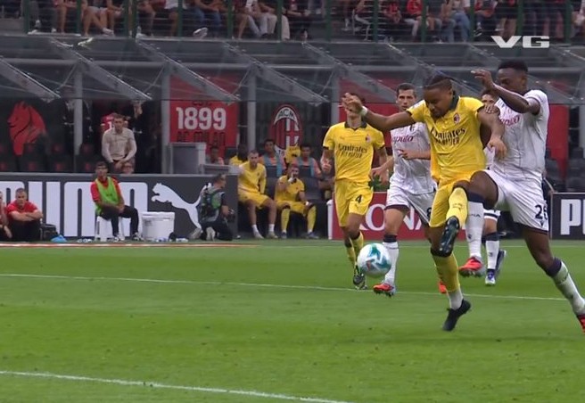 Wasit Dituding Buat Kesalahan, AC Milan Harusnya Dapat Tendangan Penalti Lawan Bologna