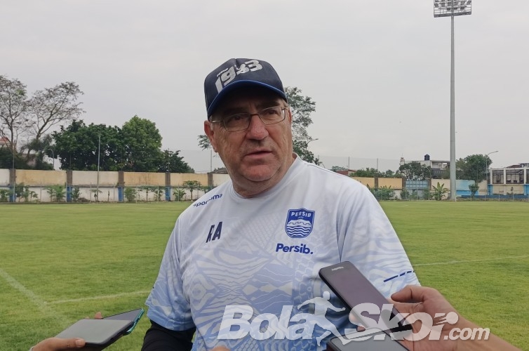 Persib Iri dengan Arema FC, PSIS, Persebaya, Persis yang Beruji Coba
