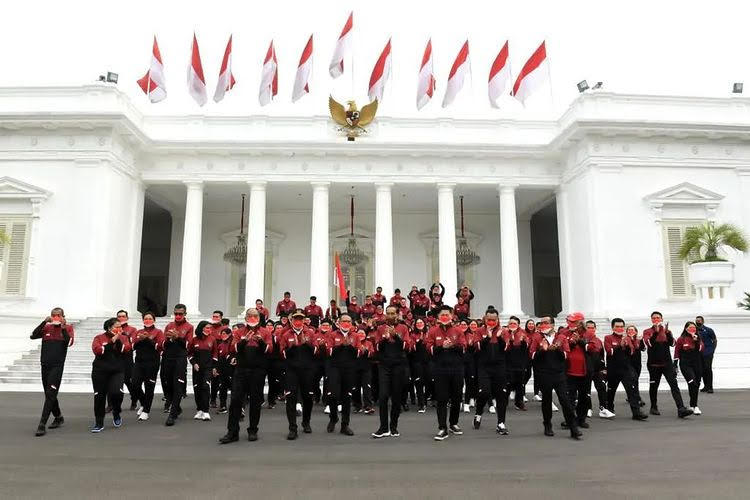 Presiden Jokowi Serahkan Bonus kepada Atlet Peraih Medali SEA Games 2021