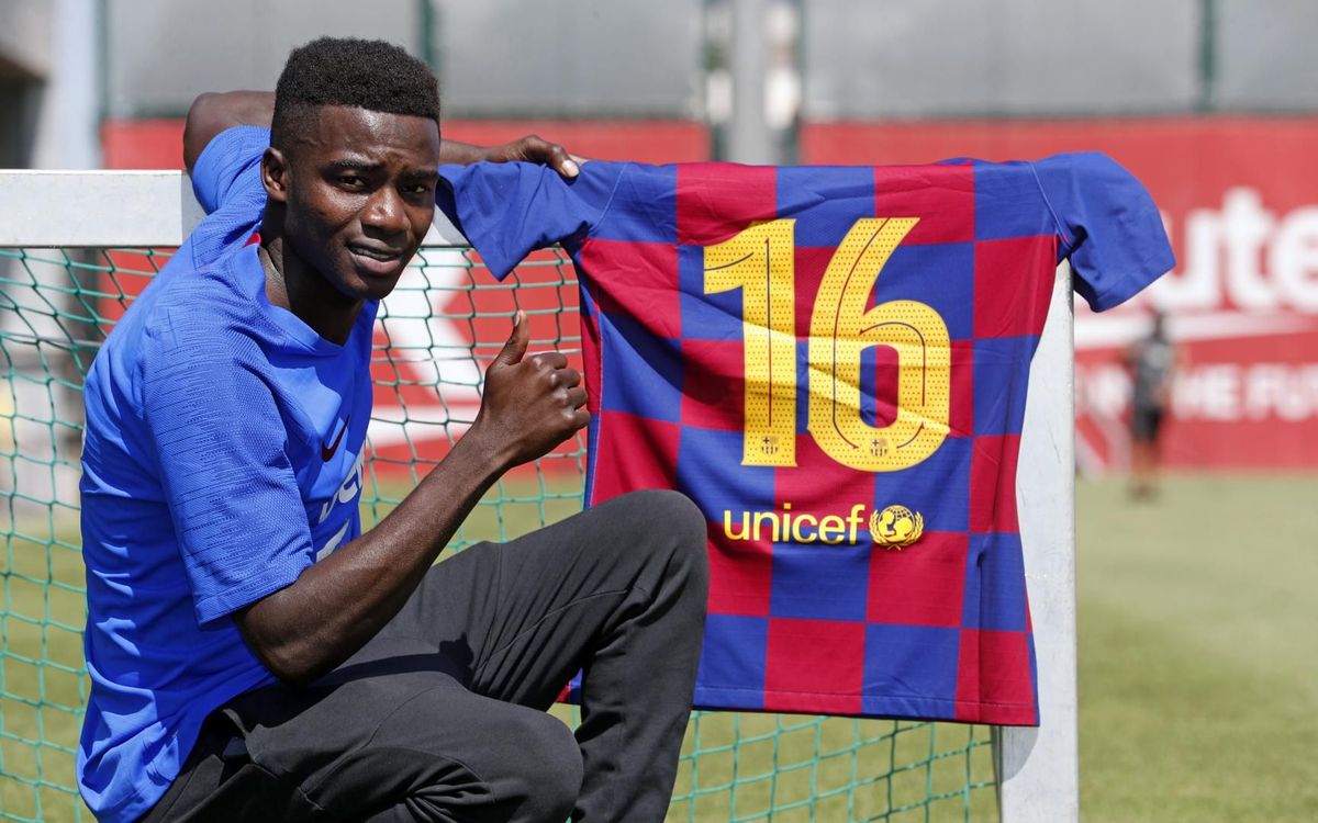 Perkuat Bek Kanan, Barcelona Promosikan Lulusan La Masia ke Tim Utama