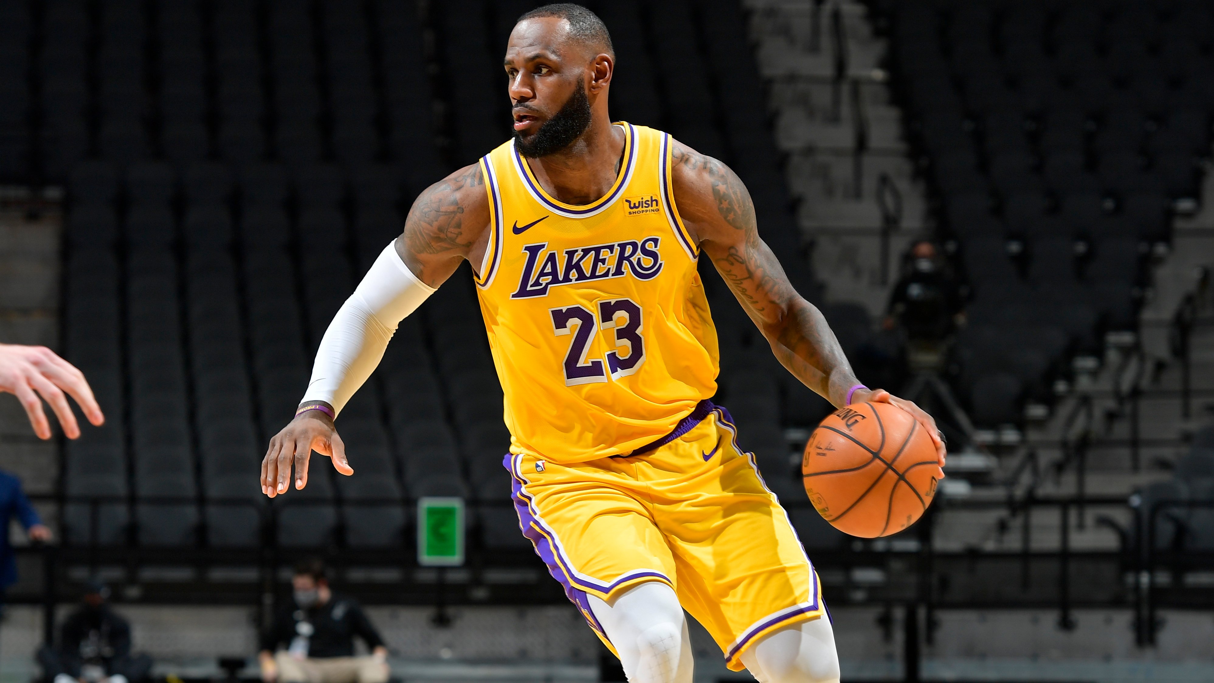 Hasil NBA: Kado Manis Lakers untuk LeBron James