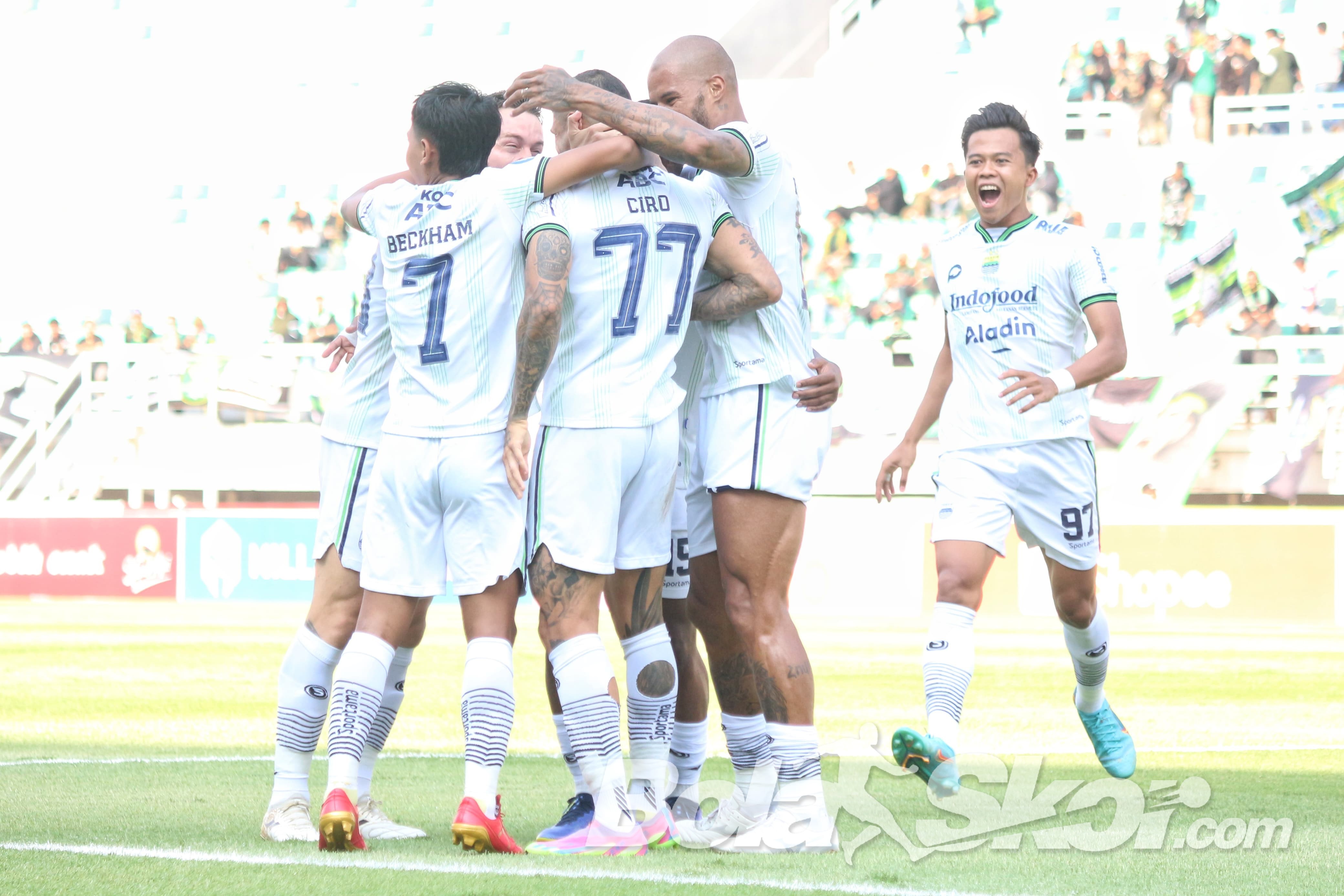 Hasil Liga 1: Persib Curi Tiga Poin dari Markas Persebaya