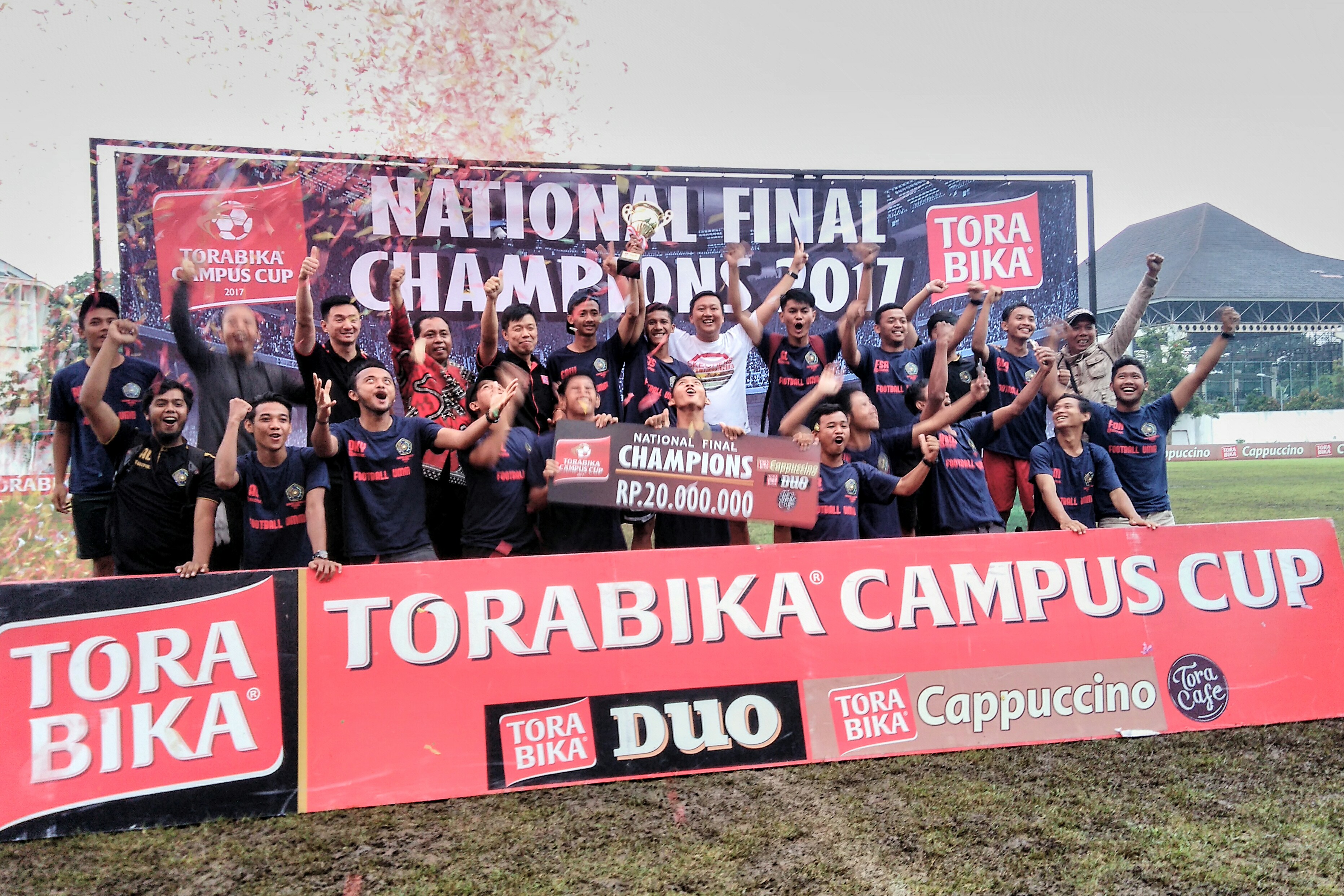 Diwarnai Aksi WO, UMM Malang Rebut Trofi TCC 2017