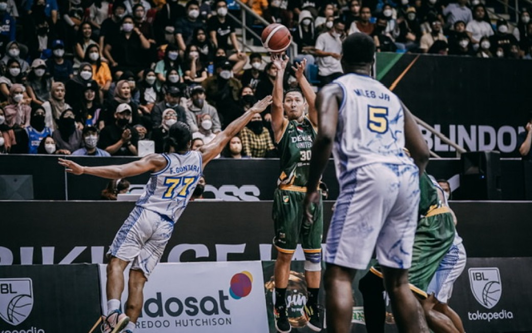 Playoff IBL 2022: Prawira Bandung Atasi Dewa United Surabaya di Leg Pertama