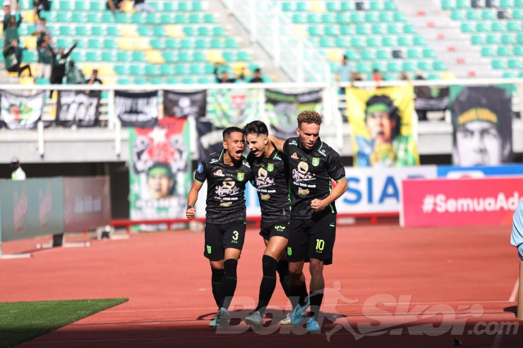 Bersyukur Persebaya Kalahkan Borneo FC, Uston Nawawi Bela Yohanes Kandaimu