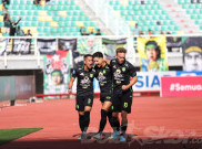 Bersyukur Persebaya Kalahkan Borneo FC, Uston Nawawi Bela Yohanes Kandaimu