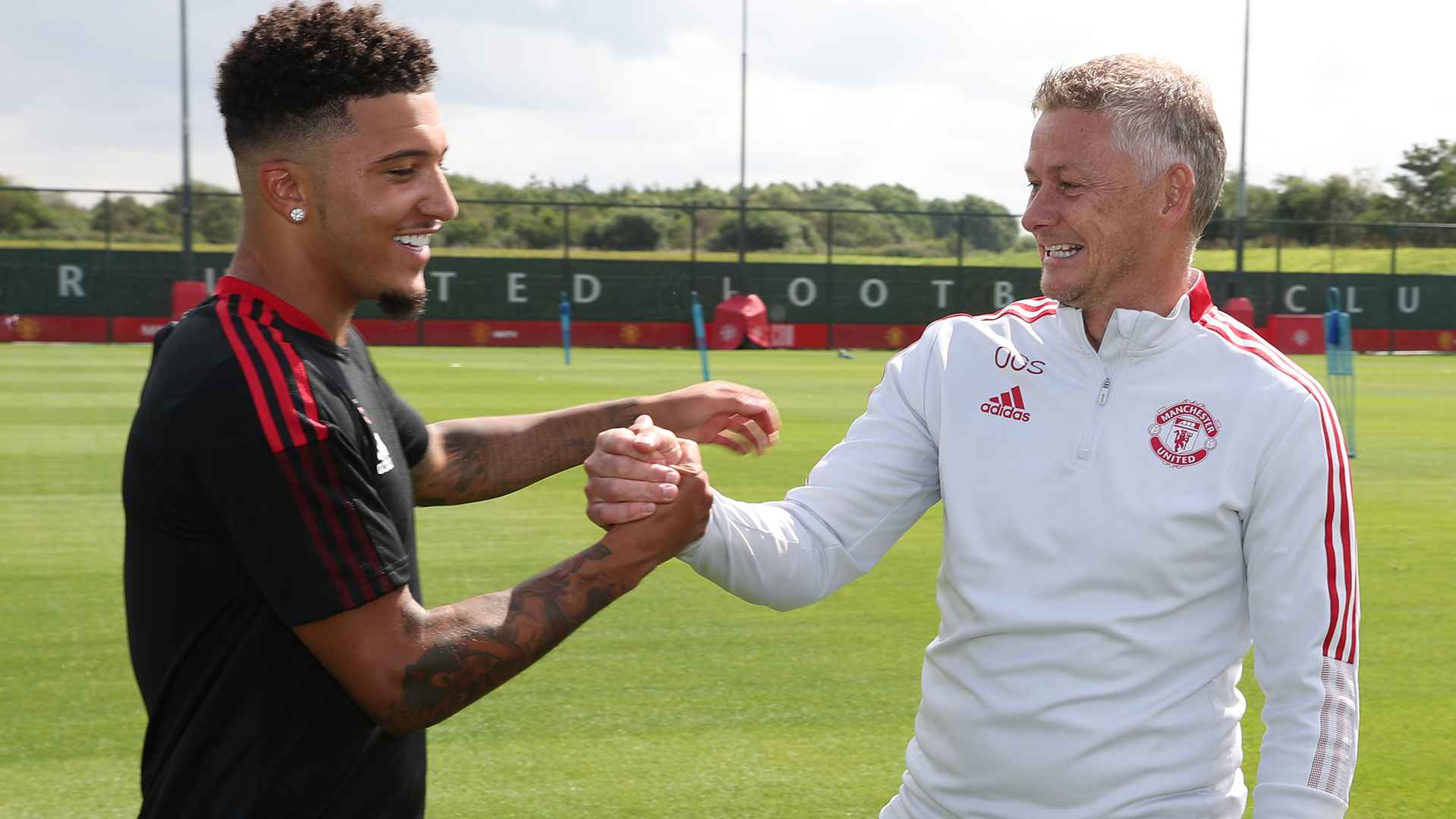 Solskjaer Berencana Tunda Debut Jadon Sancho