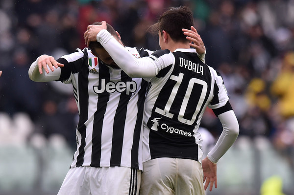 Gonzalo Higuain Beri Wejangan untuk Paulo Dybala