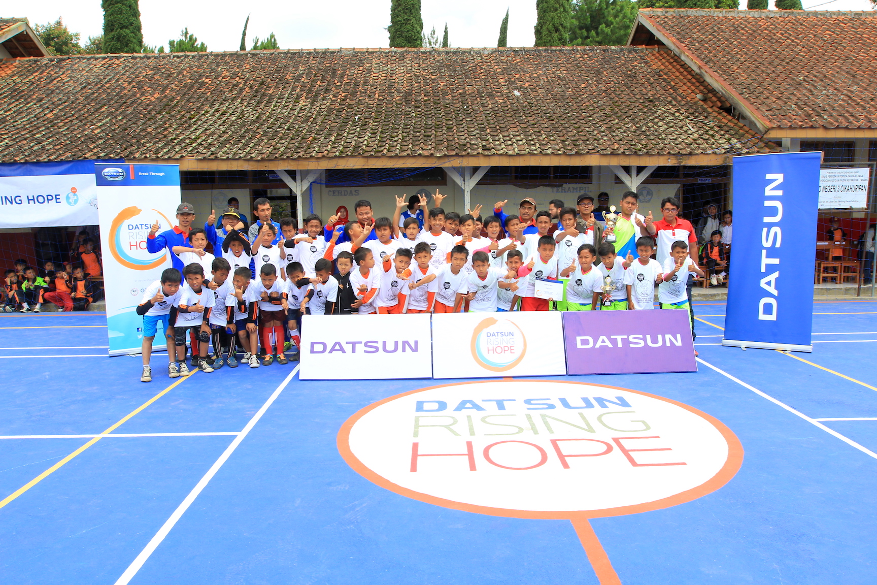 DATSUN RISING HOPE 2 dan PERSIB Gelar Coaching Clinic dan Mini Turnamen Antar Sekolah