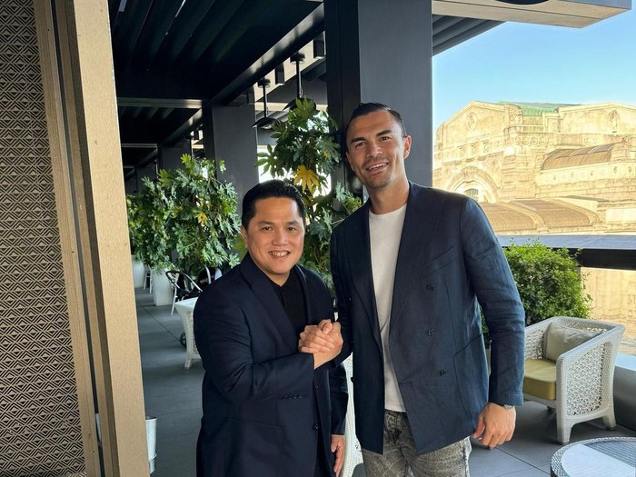 Heboh Erick Thohir Berjabat Tangan dengan Emil Audero, Jadi Dinaturalisasi?