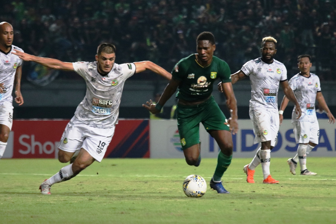 Lini Depan Persebaya Dapat Sorotan Djanur dan Ruben Sanadi