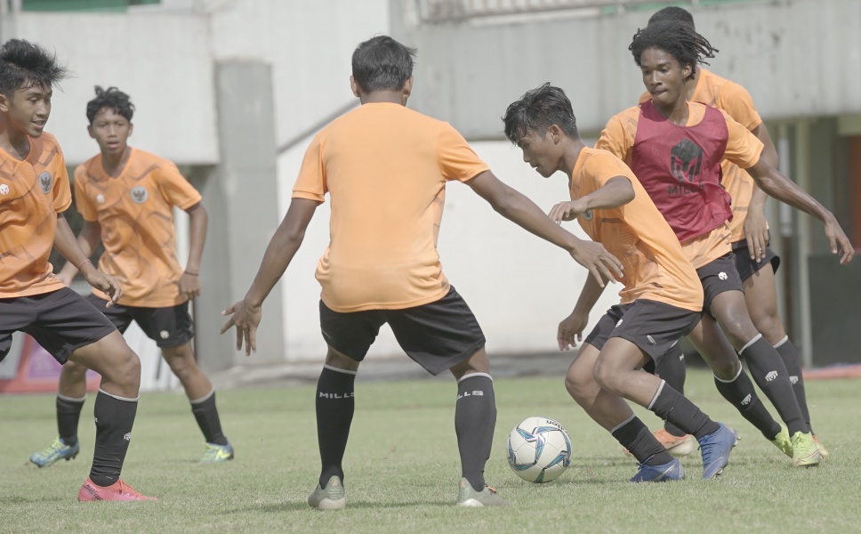 Timnas Indonesia U-16 Latihan Tendangan Bebas dan Penalti