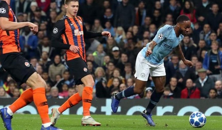 Dapat Penalti karena Diganjal Rumput, Raheem Sterling Minta Maaf